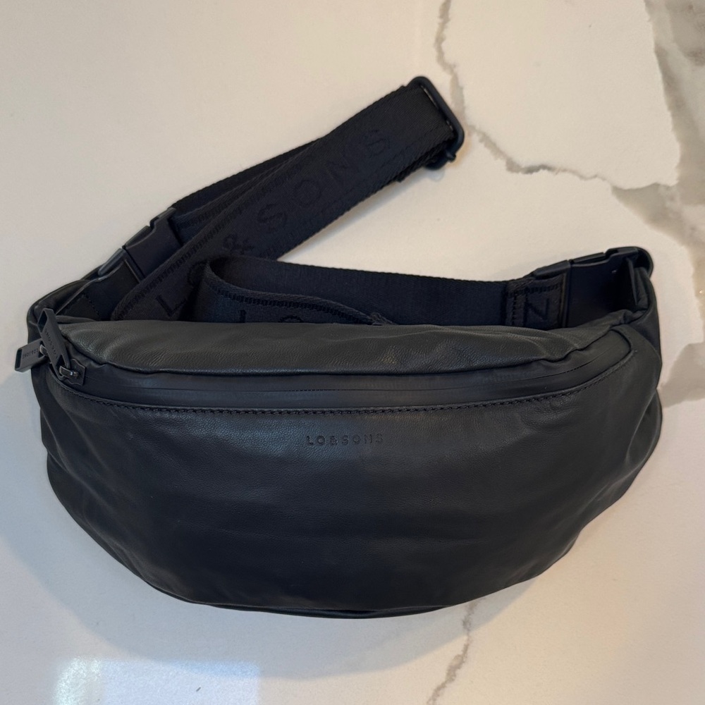 Lo and Sons Crossbody Bag